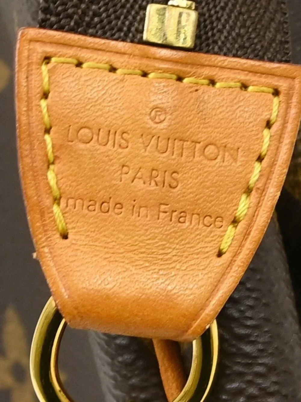 Louis Vuitton outside 	ab